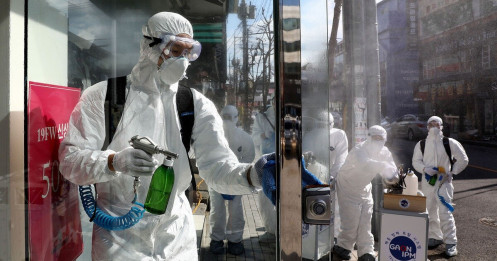 Số ca nhiễm Covid-19 ở Hàn Quốc tiếp tục tăng mạnh lên gần 2.400