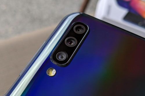 Samsung Galaxy A50 với 3 camera sau, pin 4.000 mAh giảm giá hấp dẫn tại Việt Nam