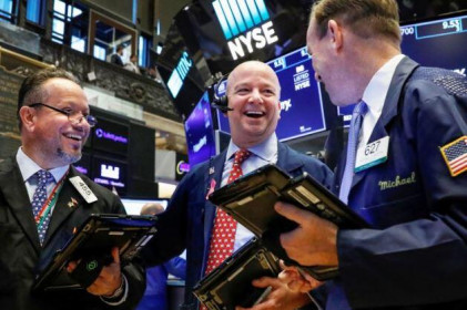 Vọt hơn 5%, Dow Jones chứng kiến phiên tăng mạnh nhất trong hơn 1 thập kỷ