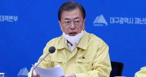 Tổng thống Hàn Quốc 'tuyên chiến' với COVID-19, báo động 24 giờ