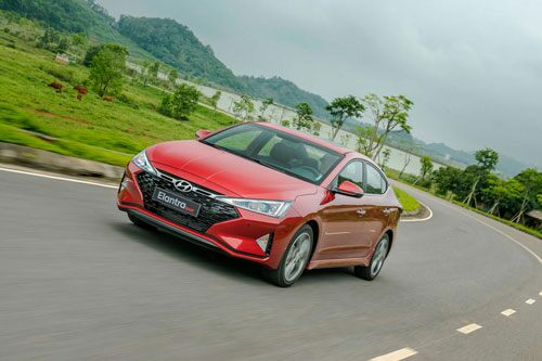 Hyundai Elantra Sport có ưu điểm gì để cạnh tranh với Mazda3, Honda Civic?