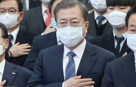 Tổng thống Hàn Quốc Moon Jae in "vấp hòn đá" Covid 19 trong giai đoạn "về đích"