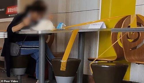 Ngăn ngừa Corona, nhà hàng Trung Quốc cấm thực khách ngồi cạnh nhau khi ăn