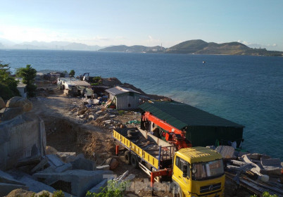 Cận cảnh nhà hàng xây 'chui' cả nghìn m2 trên đảo Hòn Tằm