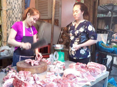 Covid-19 ở Hà Nội: giá thịt lợn hạ nhiệt nhưng vẫn neo ở mức cao