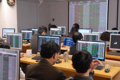 Lực cầu bắt đáy cuối phiên, VN - Index sáng 10/3 giảm nhẹ