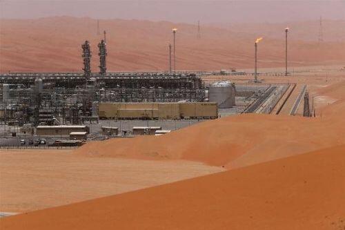 Saudi Arabia và Nga: Ai sẽ thoái lui trước trong cuộc chiến giá dầu?