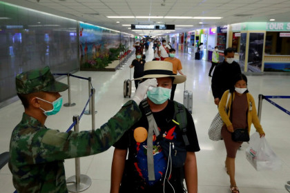 Thái Lan lo ngại vì 2 nhân viên xuất nhập cảnh nhiễm COVID-19