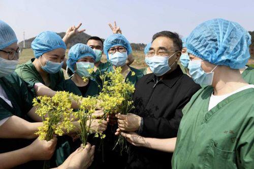 Trung Quốc đóng cửa 15 bệnh viện dã chiến ở tâm dịch Vũ Hán
