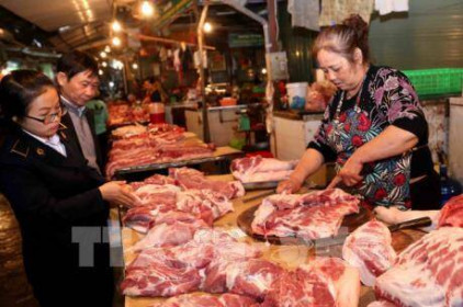 Tăng nhập khẩu để kiểm soát giá thịt lợn