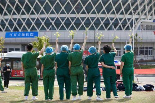 Trung Quốc đóng cửa 15 bệnh viện dã chiến ở tâm dịch Vũ Hán