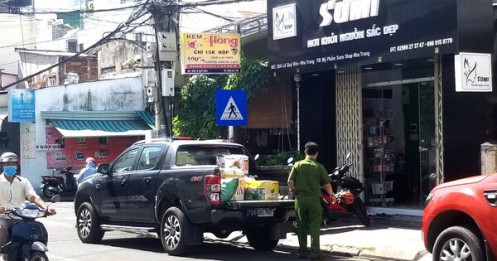 Thu giữ nhiều hàng hóa tại shop bán khẩu trang giá 'khủng' ở Nha Trang