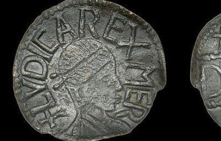 "Thợ săn" kho báu tìm được đồng xu cổ 1.300 năm, lịch sử có thể sẽ được viết lại