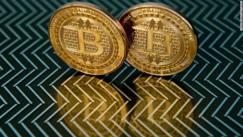Giá Bitcoin ‘bốc hơi’ hơn 30% chỉ sau một đêm