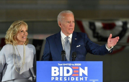 Số người nhiễm Covid-19 ở Mỹ tăng cao, Joe Biden bỗng sáng cơ hội vào Nhà trắng