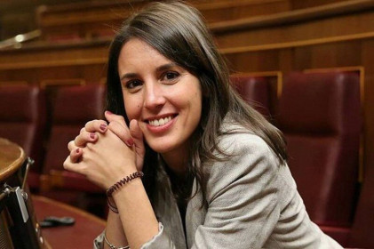 Chân dung nữ Bộ trưởng Tây Ban Nha xinh đẹp nhiễm Covid-19