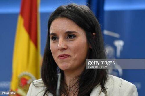 Chân dung nữ Bộ trưởng Tây Ban Nha xinh đẹp nhiễm Covid-19