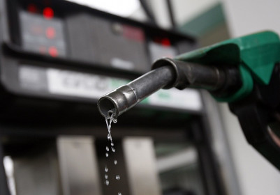 Thế giới giảm kỉ lục, giá xăng dầu trong nước có giảm sốc vào ngày mai ?