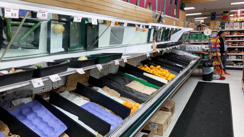 Tổng thống Trump nhấn mạnh Mỹ 'không thiếu hàng' dù nhiều kệ siêu thị trống rỗng