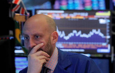 Dow Jones sụt gần 3,000 điểm, đánh dấu phiên tồi tệ nhất kể từ năm 1987