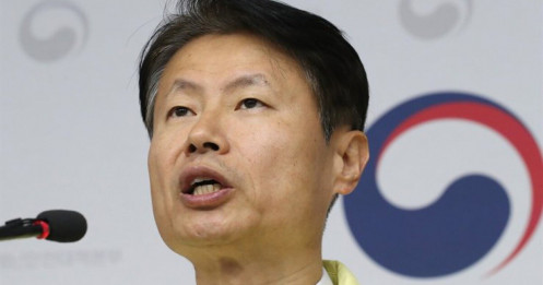 Thứ trưởng Y tế Hàn Quốc bị cách ly vì họp cùng người mắc Covid-19