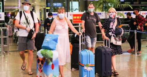 Việt Nam tạm dừng miễn thị thực với công dân Nhật, Nga, Belarus