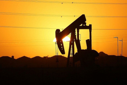 Covid-19 và giá dầu: Ngành dầu khí trúng ‘bão kép’