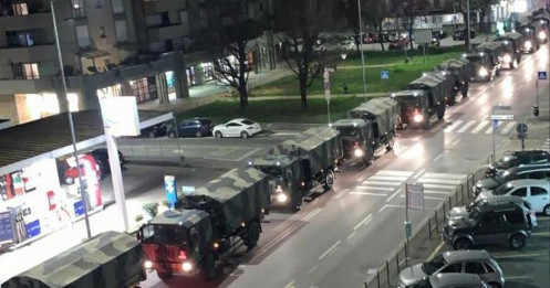 Xe quân sự xếp hàng dài di chuyển thi thể bệnh nhân Covid-19 ở Italia