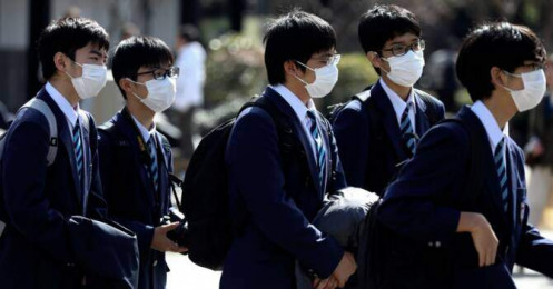 Chính phủ Nhật ngừng áp dụng quy định cấm đi học trên toàn quốc