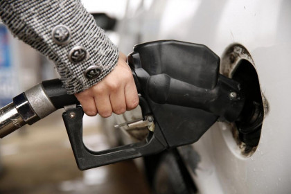 Giá xăng dầu ngày 23.3: Dự báo sẽ xuống dưới 20 USD/thùng