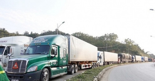 Hơn 1.000 xe nông sản vẫn ùn ứ tại cửa khẩu Lạng Sơn