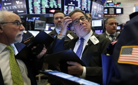 Dow Jones tăng hơn 1.300 điểm, vàng thế giới tăng dựng đứng gần 100 USD