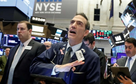 Dow Jones biến động hơn 700 điểm trong 15 phút