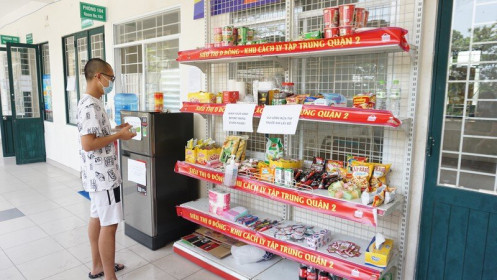 Cận cảnh siêu thị giá 0 đồng bên trong khu cách ly ở Sài Gòn