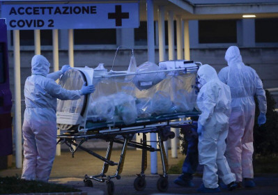 Video: Hình ảnh trong bệnh viện tuyến đầu Italia quá tải đến mức "vỡ trận"