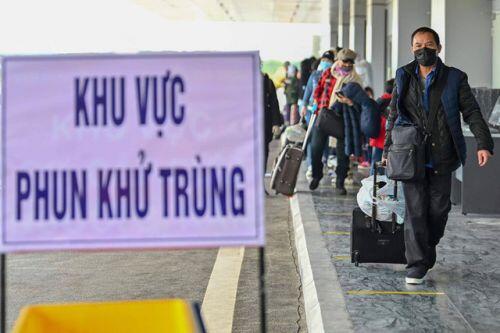 Chuyến bay do tỷ phú Phạm Nhật Vượng tài trợ đưa người Việt về nước đã hạ cánh sân bay Vân Đồn
