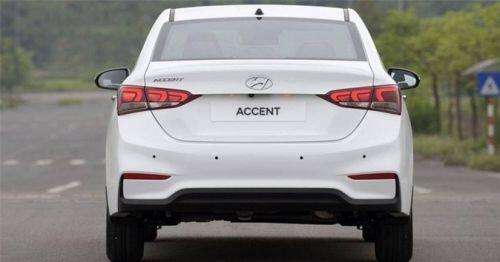 Chọn mua Mitsubishi Attrage CVT hay Hyundai Accent AT đặc biệt?