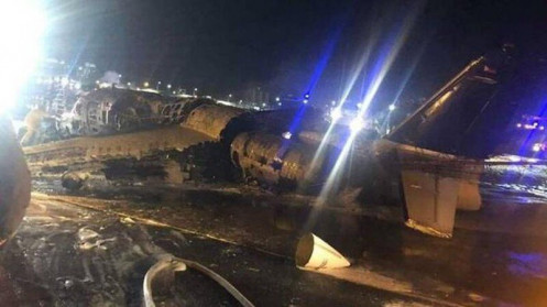 Philippines: Máy bay chở bác sĩ, bệnh nhân nghi mắc Covid-19 phát nổ... 8 người chết