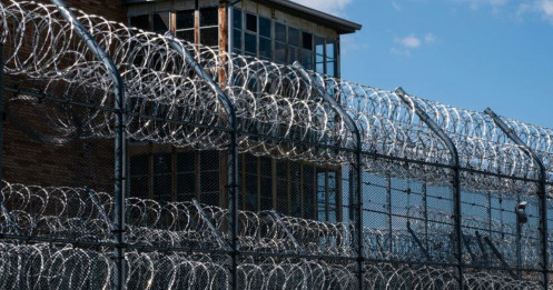 Mỹ thả hàng nghìn tù nhân ngăn dịch Covid-19 lây lan