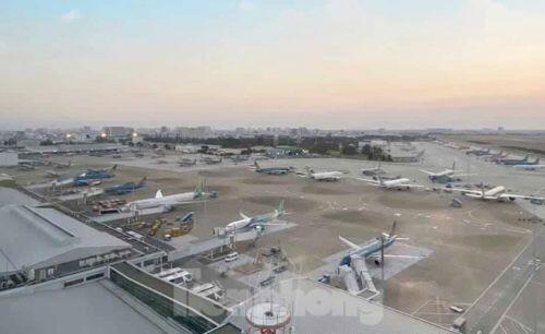 Máy bay đỗ la liệt sân bay Nội Bài, Tân Sơn Nhất do dịch COVID-19