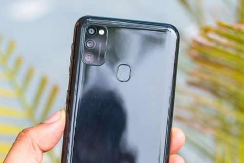 Cận cảnh Samsung Galaxy M21 giá 5,49 triệu tại Việt Nam