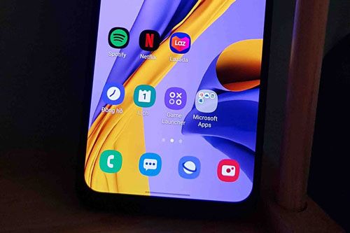 Cận cảnh Samsung Galaxy M21 giá 5,49 triệu tại Việt Nam