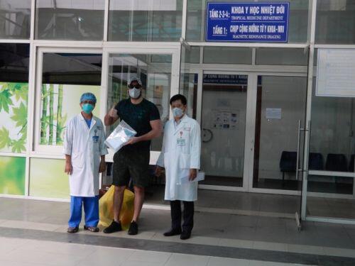 Bệnh nhân người Mỹ xuất viện: “Tôi ấn tượng hệ thống y tế của Việt Nam!"