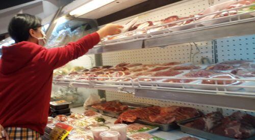 Giá thịt heo vẫn quanh mức 180.000-240.000 đồng/kg