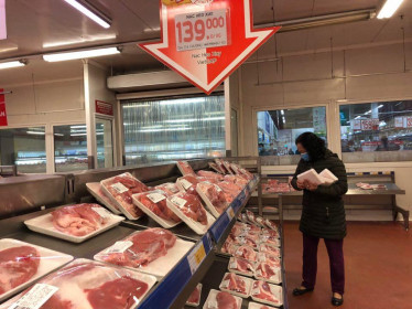 Giá thịt lợn vẫn không 'giảm nhiệt': Do thiếu nguồn cung hay khâu trung gian đẩy giá?