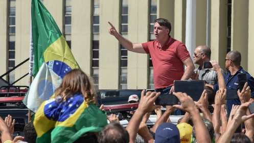 Tổng thống Brazil biểu tình phản đối cách ly xã hội ngăn Covid-19
