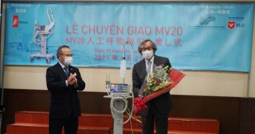 Công ty Metran bàn giao hai máy thở đầu tiên cho Việt Nam chống dịch COVID-19