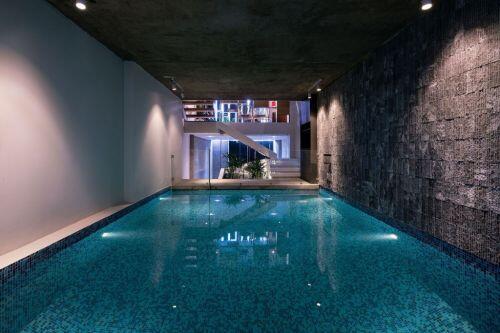 Ngôi nhà 73 m2 với bể bơi sang trọng bên trong