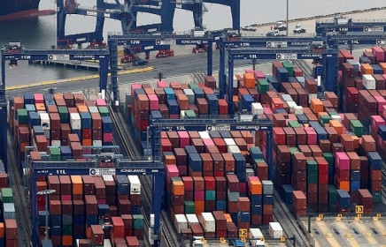 Mỹ cho phép hoãn thanh toán thuế nhập khẩu trong 90 ngày ngoại trừ hàng hóa Trung Quốc