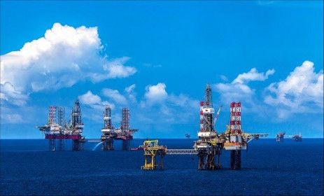 Giá dầu âm, cơ hội Việt Nam mua dầu thô tích trữ nhưng... không dễ làm